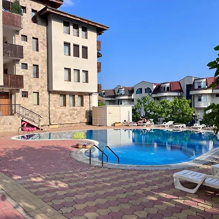 Olive Luxury Few Steps Away From The Sandy Apartment