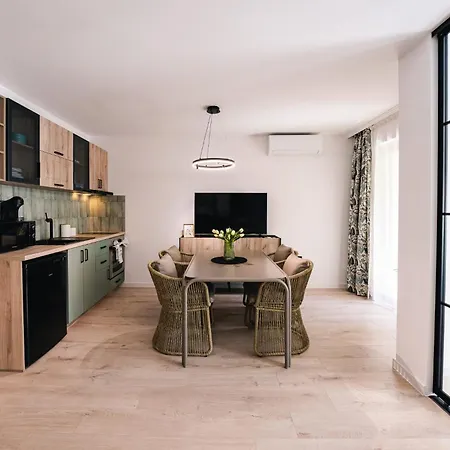 Olive Luxury Few Steps Away From The Sandy Apartment