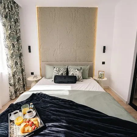 Olive Luxury Few Steps Away From The Sandy Apartment *