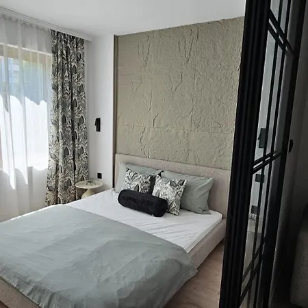 Olive Luxury Few Steps Away From The Sandy Apartment