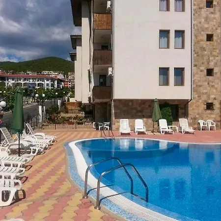 Olive Luxury Few Steps Away From The Sandy Apartment