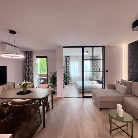 Olive Luxury Few Steps Away From The Sandy Apartment